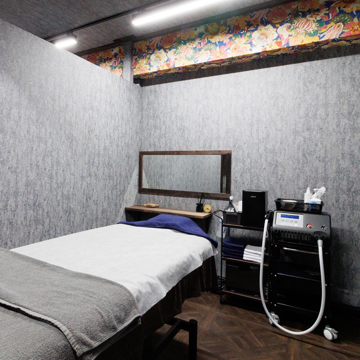 京都・河原町のメンズ脱毛・ヒゲ脱毛・全身脱毛サロン【男前倶楽部】の店内写真3